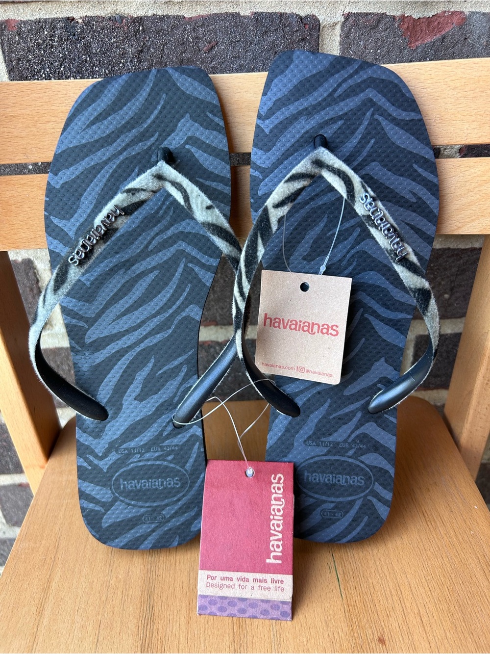 Havaianas Women's Slim Square Velvet Flip Flops  Size US11/12 EUR43/44